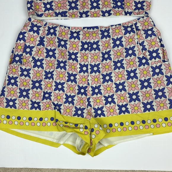 SET - Nicole Miller Daisy Filed Scarf Crop Top and High Waisted Shorts - M - Picture 3 of 13